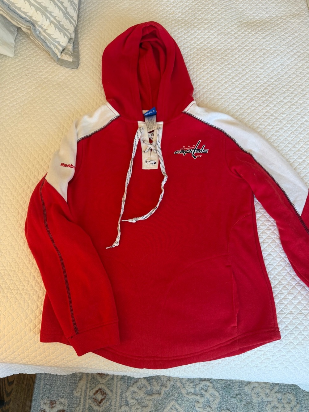 Washington Capitals Red and White Lace-Up Sweatshirt - size small